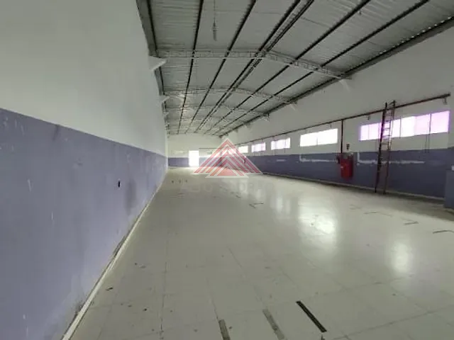Loja com 600m², para alugar, no bairro Jardim Zaira em Mauá