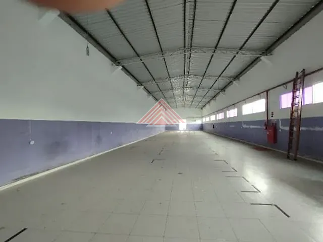 Loja com 600m², para alugar, no bairro Jardim Zaira em Mauá