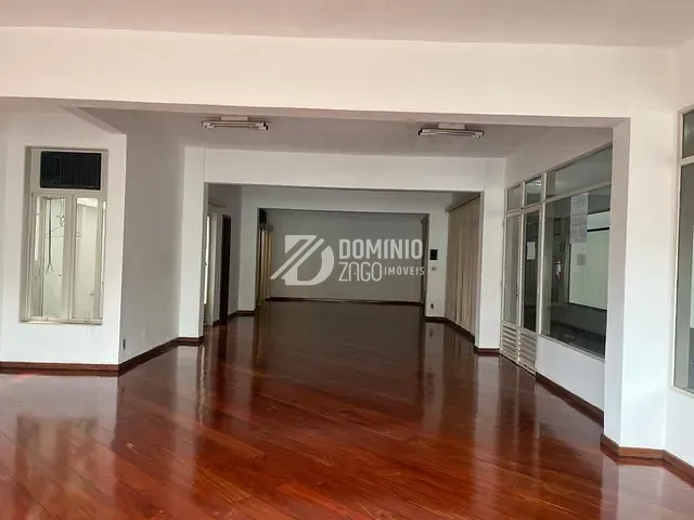 Loja com 903m², para alugar, no bairro Centro em Uberaba