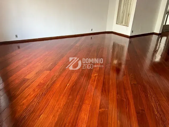 Loja com 903m², para alugar, no bairro Centro em Uberaba