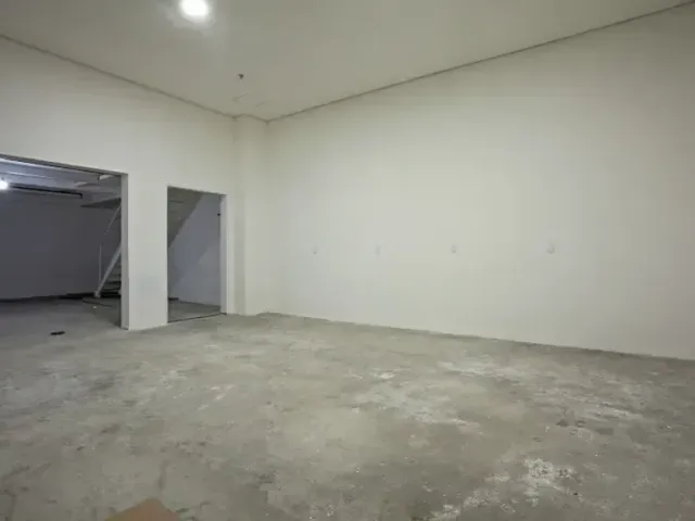 Loja à venda ou para alugar, no bairro iBIRAPUERA em São Paulo
