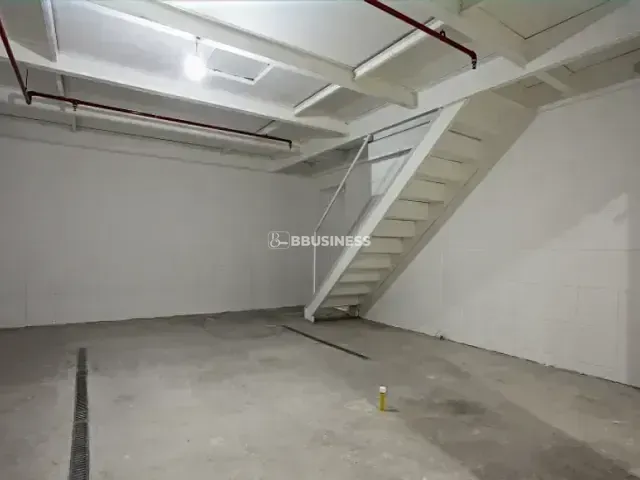 Loja à venda ou para alugar, no bairro iBIRAPUERA em São Paulo