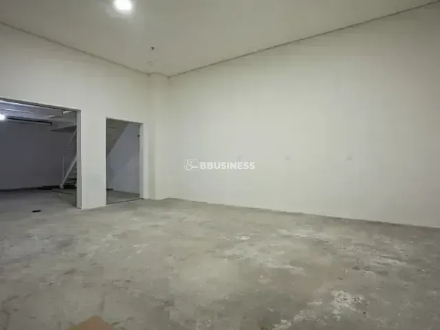 Loja à venda ou para alugar, no bairro iBIRAPUERA em São Paulo