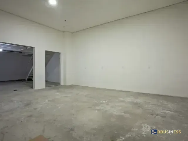 Loja à venda ou para alugar, no bairro iBIRAPUERA em São Paulo