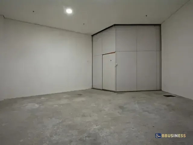 Loja à venda ou para alugar, no bairro iBIRAPUERA em São Paulo