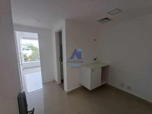 Sala à venda ou para alugar, no bairro Recreio dos Bandeirantes em Rio de Janeiro