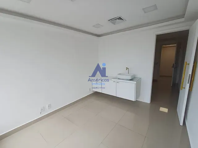 Sala à venda ou para alugar, no bairro Recreio dos Bandeirantes em Rio de Janeiro