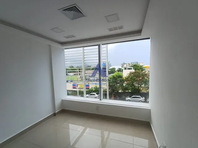 Sala à venda ou para alugar, no bairro Recreio dos Bandeirantes em Rio de Janeiro