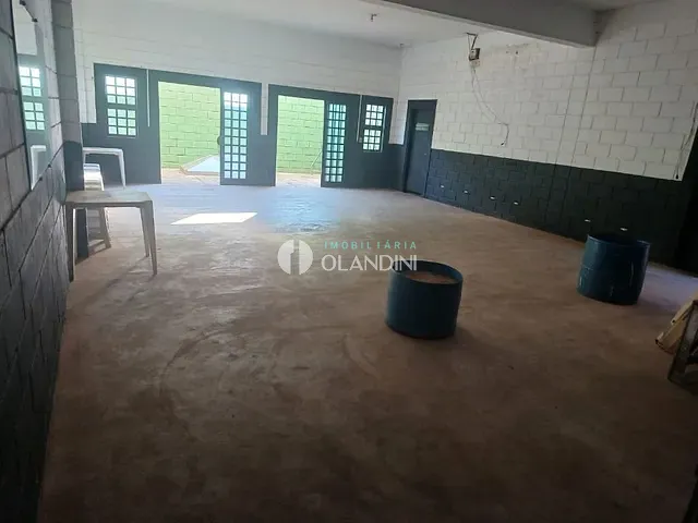 Loja com 340m², para alugar, no bairro Centro em Artur Nogueira