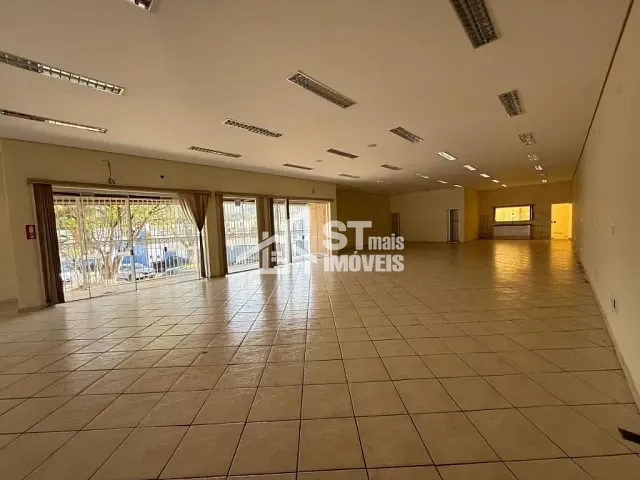 Loja com 339m², para alugar, no bairro Centro em Andradas