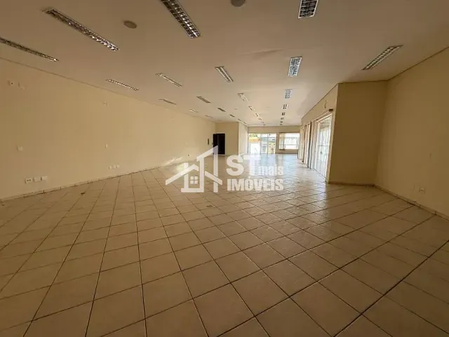 Loja com 339m², para alugar, no bairro Centro em Andradas