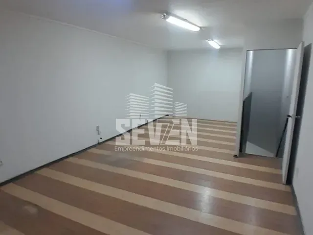 Loja com 320m², para alugar, no bairro Centro em Bauru