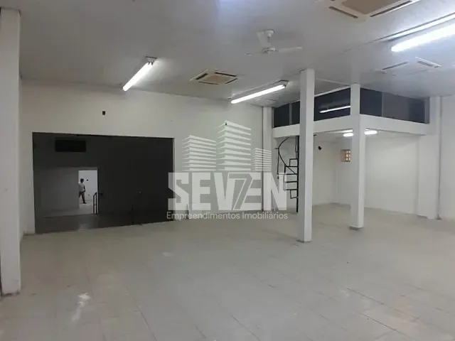 Loja com 320m², para alugar, no bairro Centro em Bauru