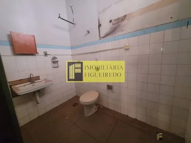 Loja com 300m², à venda ou para alugar, no bairro Centro em São José do Rio Preto
