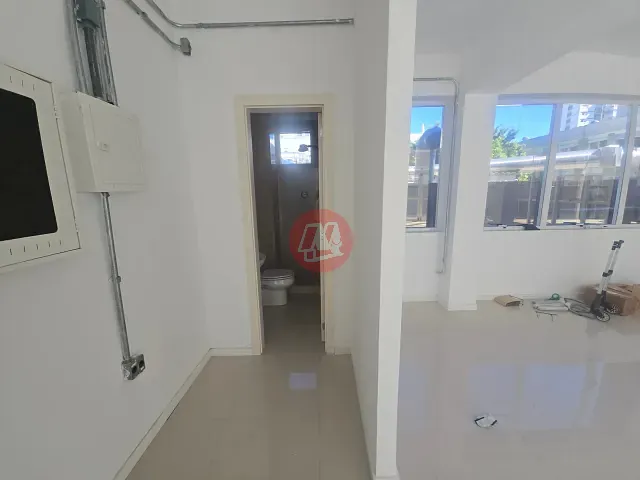 Loja para alugar, no bairro Petrópolis em Porto Alegre
