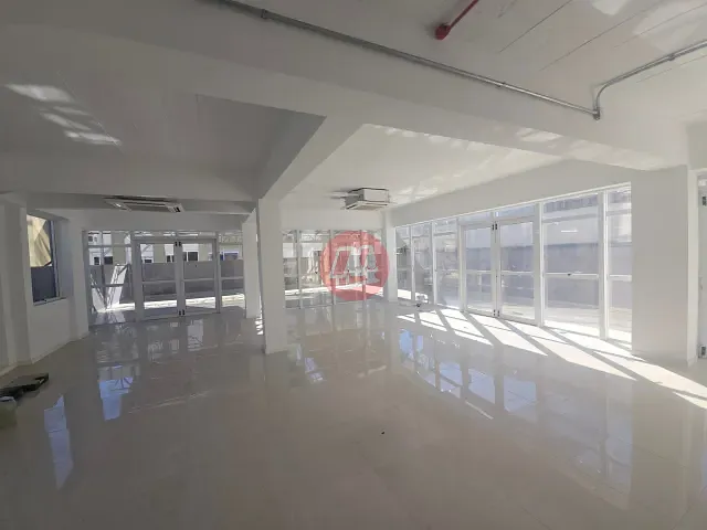 Loja para alugar, no bairro Petrópolis em Porto Alegre
