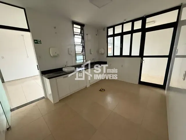 Loja com 205m², para alugar, no bairro Vila Mosconi em Andradas