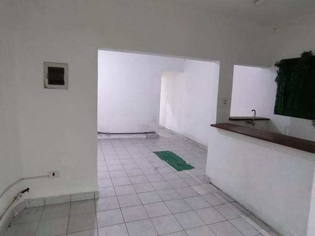 Loja com 95m², para alugar, no bairro Cambuci em São Paulo