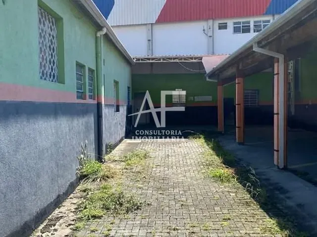 Ponto com 312m², para alugar, no bairro Parque Senhor do Bonfim em Taubaté