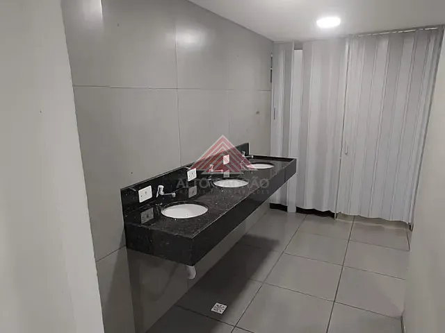 Loja com 400m², para alugar, no bairro Centro em Mauá