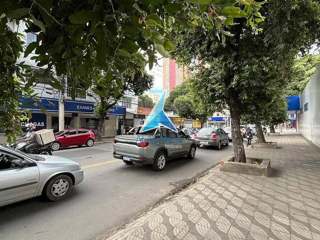 Loja com 357m², para alugar, no bairro Centro em Governador Valadares