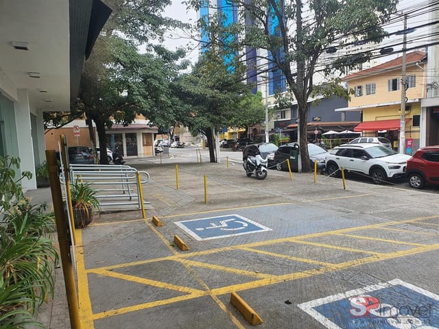 Loja com 400m², para alugar, no bairro Chácara Santo António em São Paulo
