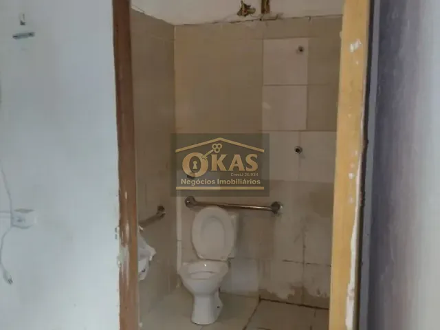 Loja com 300m², para alugar, no bairro Vila Urupês em Suzano