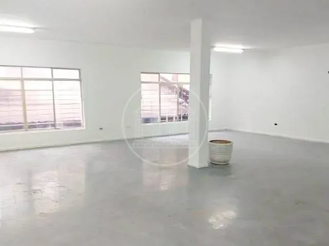 Loja com 320m², para alugar, no bairro Vila Nova Conceição em São Paulo