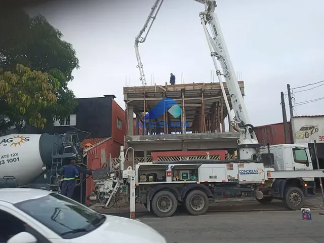 Loja à venda ou para alugar, no bairro Jardim das Indústrias em São José dos Campos