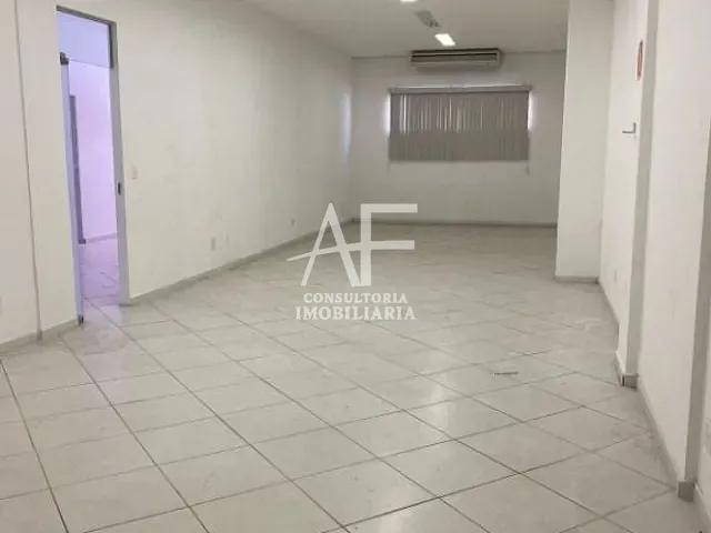 Loja com 477m², para alugar, no bairro Jardim das Nações em Taubaté