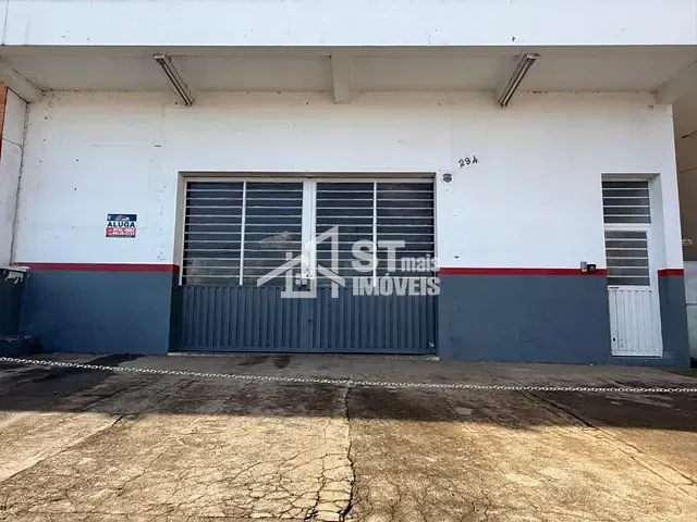 Loja com 300m², para alugar, no bairro Andradas em Andradas