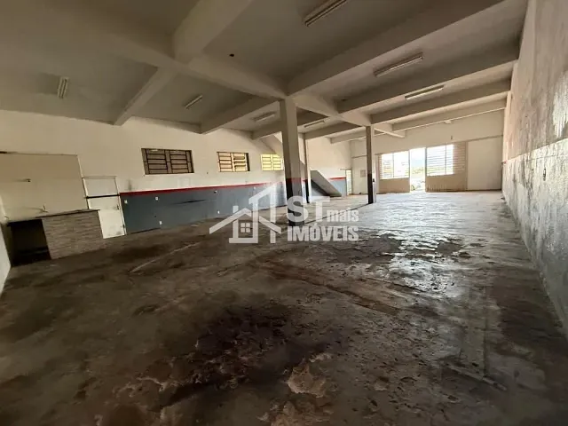 Loja com 300m², para alugar, no bairro Andradas em Andradas