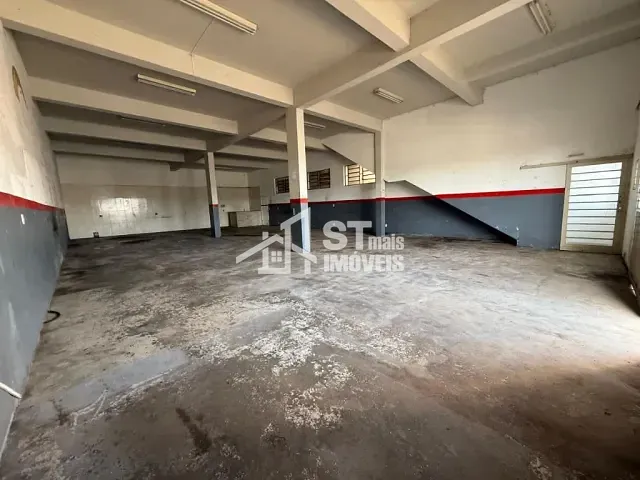 Loja com 300m², para alugar, no bairro Andradas em Andradas