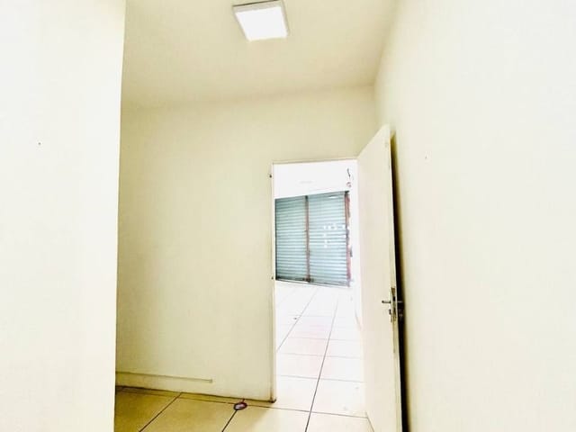 Loja com 205m², para alugar, no bairro Centro em Macaé