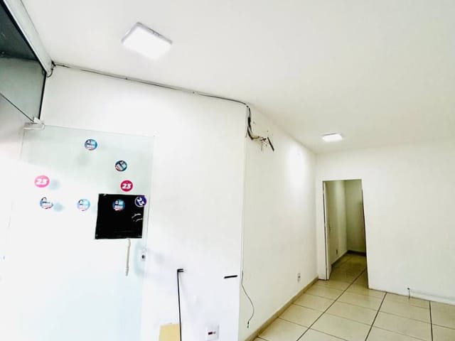 Loja com 205m², para alugar, no bairro Centro em Macaé