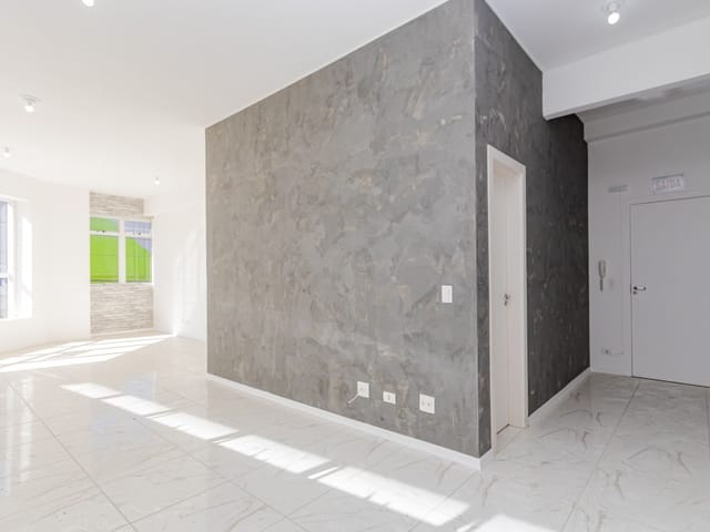 Loja com 86m², à venda, no bairro Cabral em Curitiba