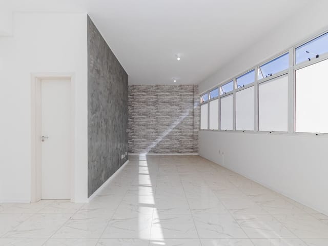 Loja com 86m², à venda, no bairro Cabral em Curitiba