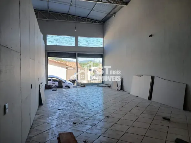 Loja com 120m², para alugar, no bairro Vila Betela em Andradas