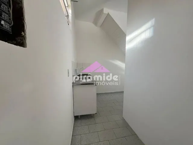 Loja com 10m², para alugar, no bairro Centro em Caraguatatuba