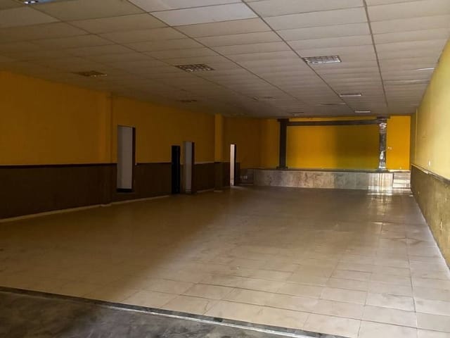 Loja com 859m², à venda ou para alugar, no bairro Centro em Macaé