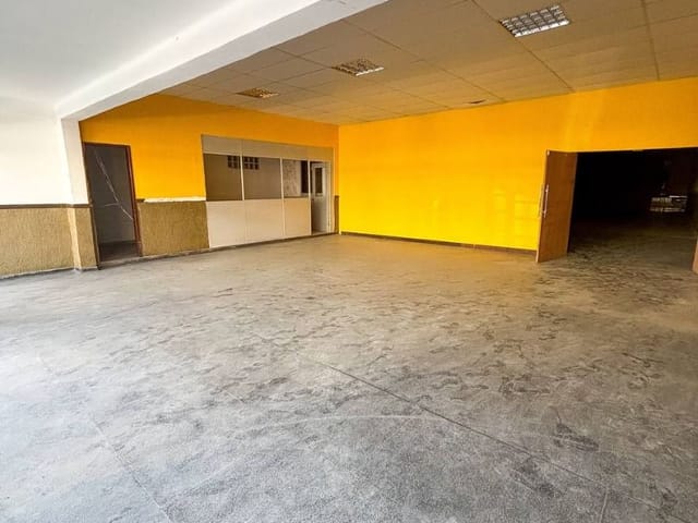 Loja com 859m², à venda ou para alugar, no bairro Centro em Macaé