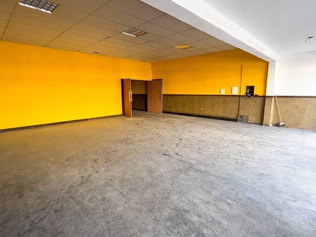 Loja com 859m², à venda ou para alugar, no bairro Centro em Macaé