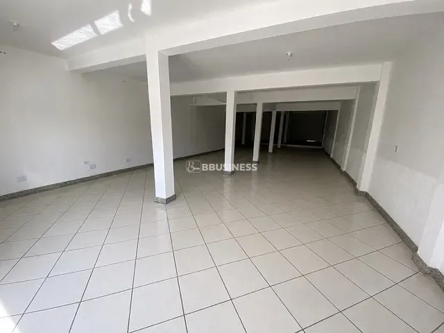 Loja para alugar, no bairro Goitacazes em Campos dos Goytacazes