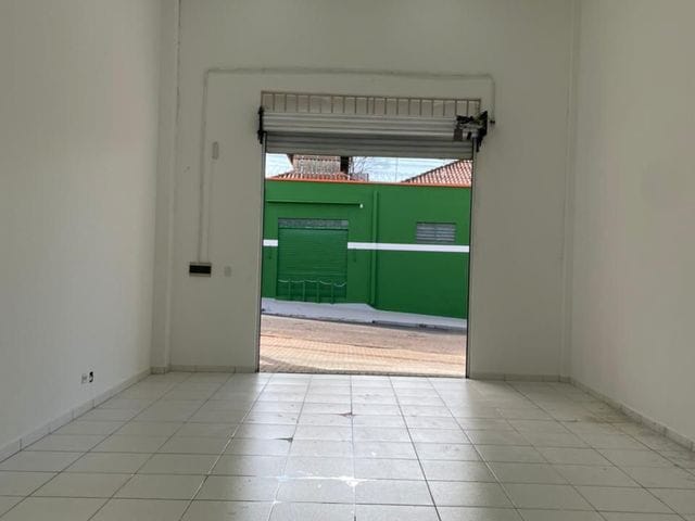 Loja com 55m², para alugar, no bairro Vila Ziober em Londrina