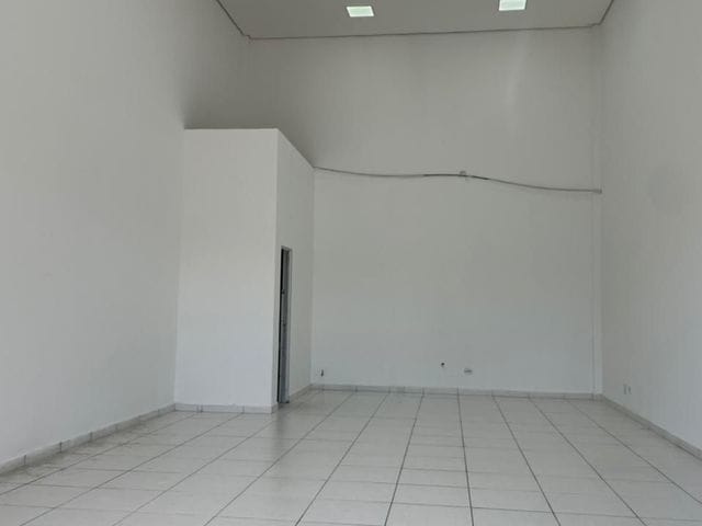 Loja com 55m², para alugar, no bairro Vila Ziober em Londrina