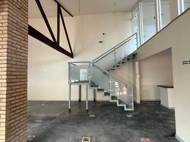 Loja com 368m², à venda ou para alugar, no bairro Imbetiba em Macaé
