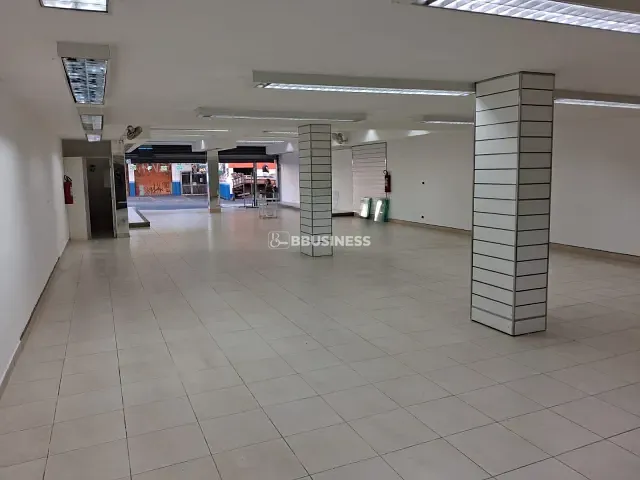 Loja com 800m², para alugar, no bairro Nova Gerty em São Caetano do Sul