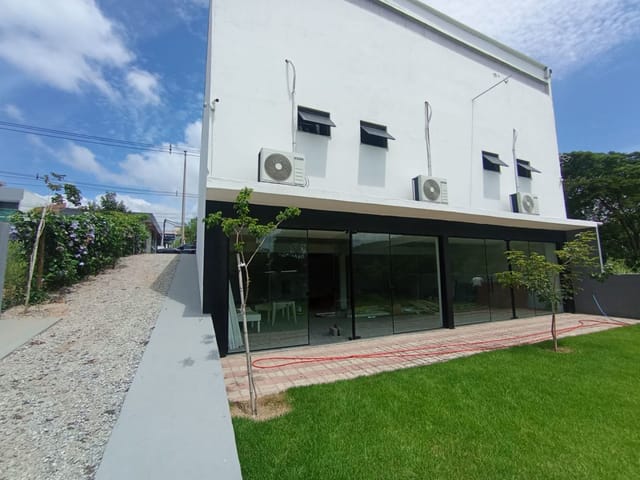Loja para alugar, no bairro Lagoa em Macaé
