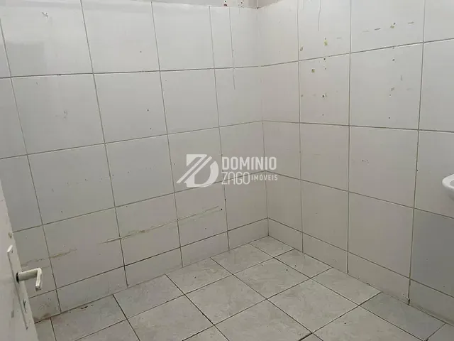 Loja com 250m², para alugar, no bairro Leblon em Uberaba