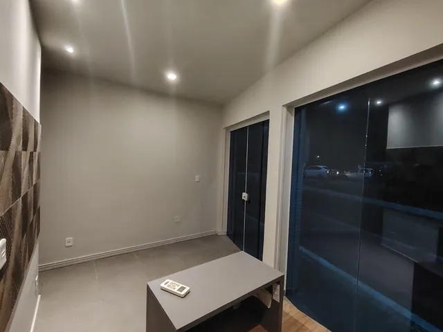 Loja com 33m², para alugar, no bairro Centro em Macaé